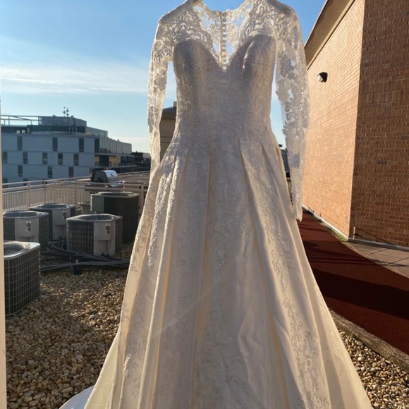 Pronovias Princess Wedding dress - Picture 15 of 16